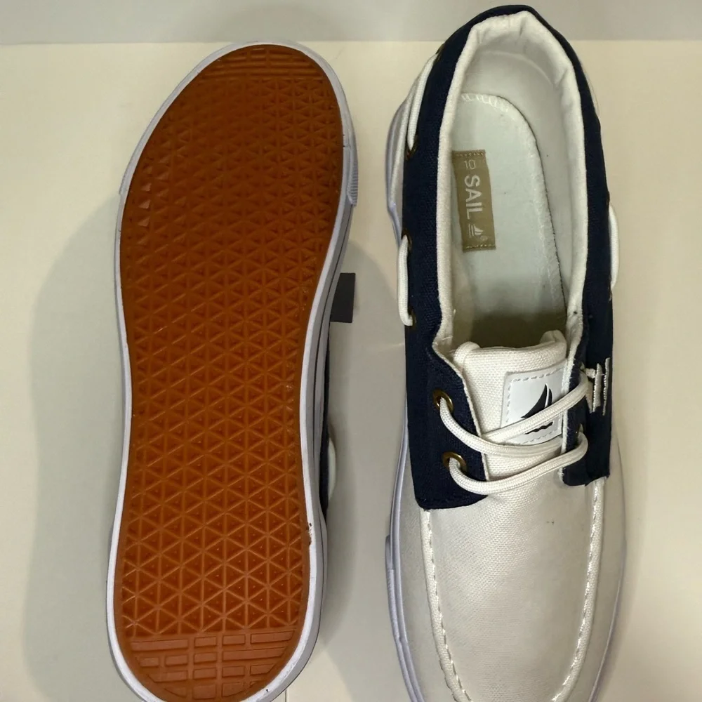 SAIL - Stylish Men's White and Navy Boat Shoes